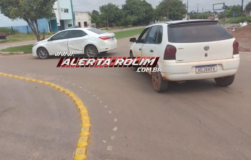Acidente de trânsito foi registrado em rotatória recém-instalada, em Rolim de Moura Acidente de trânsito foi registrado em rotatória recém-instalada, em Rolim de Moura