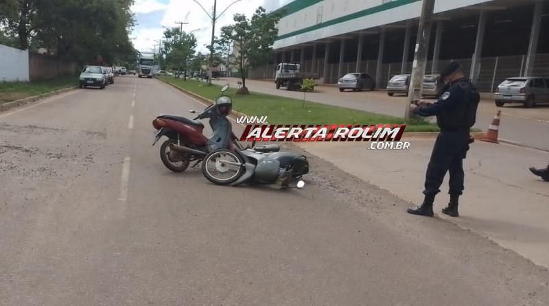 Acidente entre duas motos foi registrado no Centro de Rolim de Moura; um dos condutores foi conduzido à UNISP por suspeita de embriaguez na direção Acidente entre duas motos foi registrado no Centro de Rolim de Moura; um dos condutores foi conduzido à UNISP por suspeita de embriaguez na direção