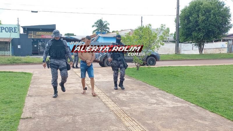 Acusado de tráfico de drogas foi preso durante trabalho em conjunto da PM e PC em Rolim de Moura Acusado de tráfico de drogas foi preso durante trabalho em conjunto da PM e PC em Rolim de Moura
