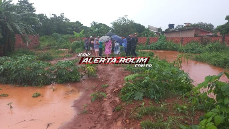 ATUALIZAÇÃO - No momento, autoridades descartam homicídio de mulher encontrada em córrego em Rolim de Moura, vítima teria morrido por afogamento ATUALIZAÇÃO - No momento, autoridades descartam homicídio de mulher encontrada em córrego em Rolim de Moura, vítima teria morrido por afogamento