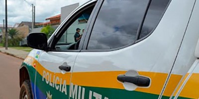 Bandidos invadem casa de tenente coronel da PM e furtam arma e colete Bandidos invadem casa de tenente coronel da PM e furtam arma e colete