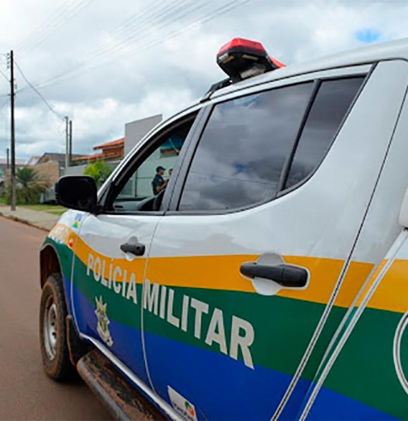 Bandidos invadem casa de tenente coronel da PM e furtam arma e colete Bandidos invadem casa de tenente coronel da PM e furtam arma e colete