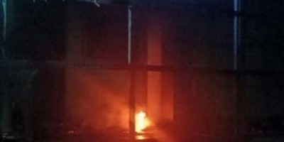 Bandidos renderam funcionários e atearam fogo em edificação do ICmbio localizada no vilarejo do Porto Murtinho Bandidos renderam funcionários e atearam fogo em edificação do ICmbio localizada no vilarejo do Porto Murtinho