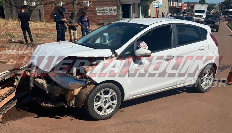 Colisão entre dois carros foi registrada nesta manhã no Centro de Rolim de Moura Colisão entre dois carros foi registrada nesta manhã no Centro de Rolim de Moura