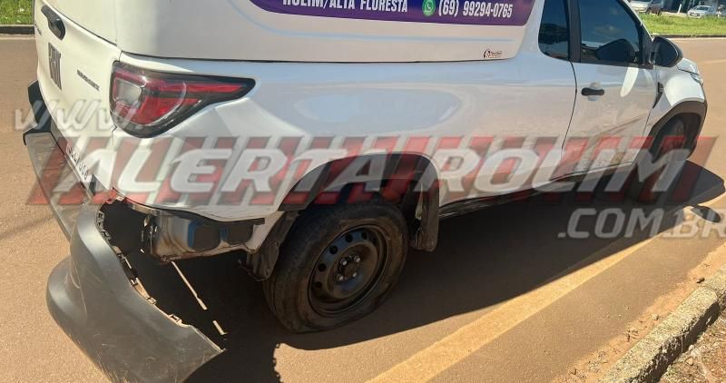 Colisão entre dois carros foi registrada nesta manhã no Centro de Rolim de Moura Colisão entre dois carros foi registrada nesta manhã no Centro de Rolim de Moura