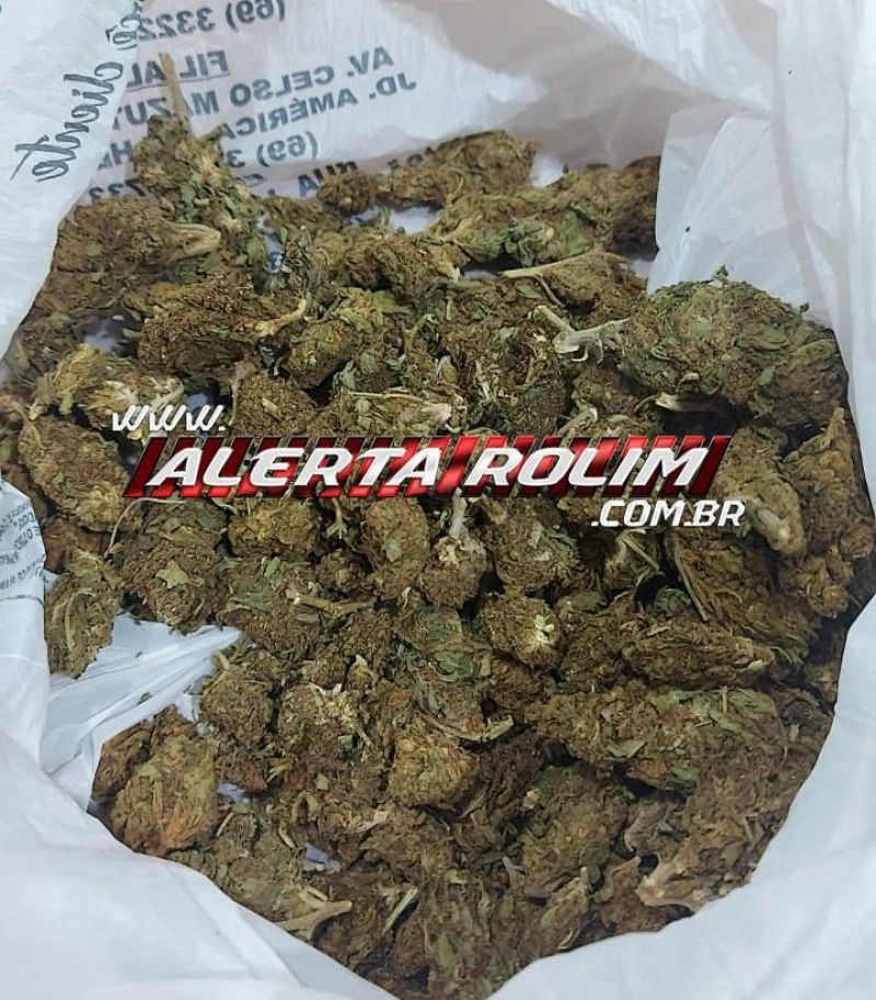 Dois homens, acusados de tráfico de drogas, foram presos pela equipe da PTRAN da PM em Rolim Moura Dois homens, acusados de tráfico de drogas, foram presos pela equipe da PTRAN da PM em Rolim Moura