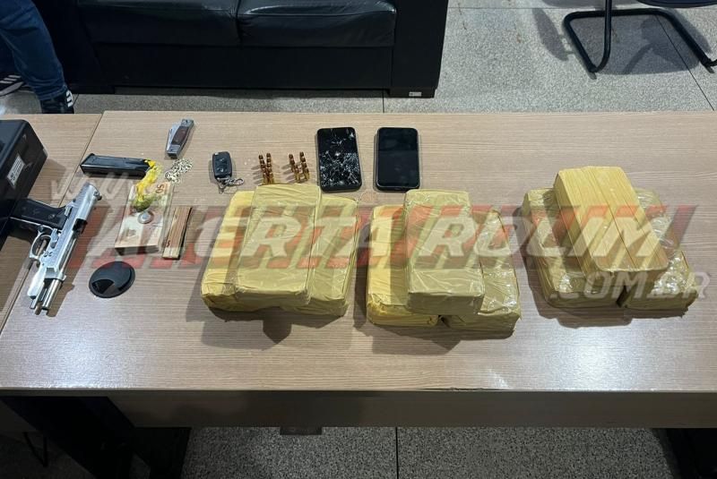 Durante abordagem, PM prendeu homem com quase 09 kg de pasta base em Novo Horizonte, advogado que estava junto foi preso por porte ilegal de arma Durante abordagem, PM prendeu homem com quase 09 kg de pasta base em Novo Horizonte, advogado que estava junto foi preso por porte ilegal de arma