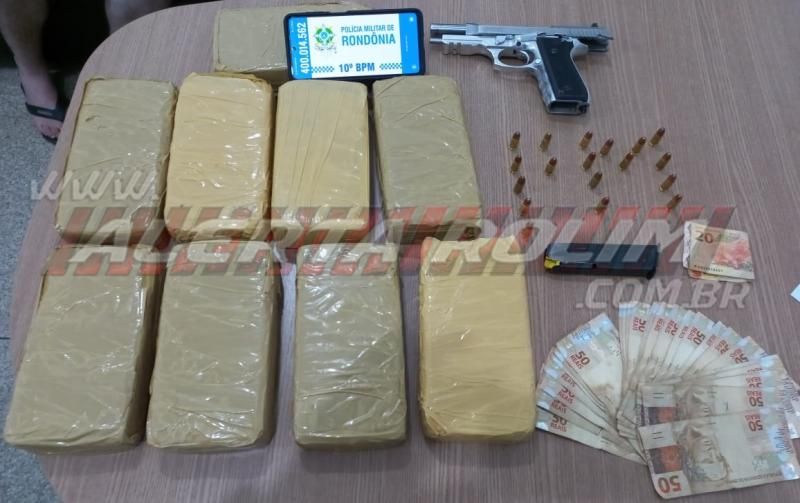 Durante abordagem, PM prendeu homem com quase 09 kg de pasta base em Novo Horizonte, advogado que estava junto foi preso por porte ilegal de arma Durante abordagem, PM prendeu homem com quase 09 kg de pasta base em Novo Horizonte, advogado que estava junto foi preso por porte ilegal de arma