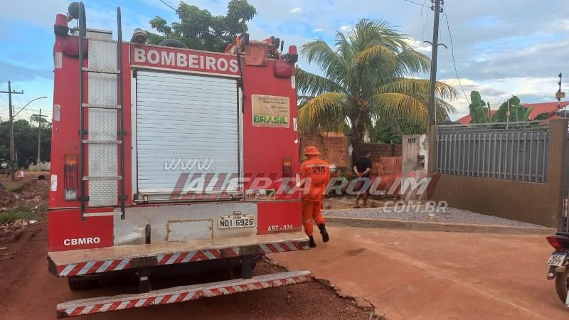 Filho incendiou a casa do próprio Pai e acabou preso pela Polícia Militar em Rolim de Moura Filho incendiou a casa do próprio Pai e acabou preso pela Polícia Militar em Rolim de Moura
