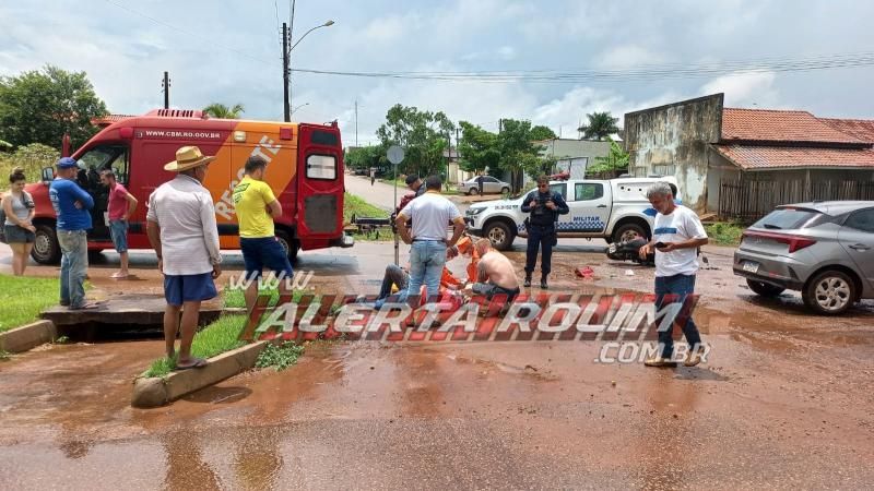 Motociclista fraturou braço e perna em grave acidente de trânsito no começo desta tarde, em Rolim de Moura Motociclista fraturou braço e perna em grave acidente de trânsito no começo desta tarde, em Rolim de Moura