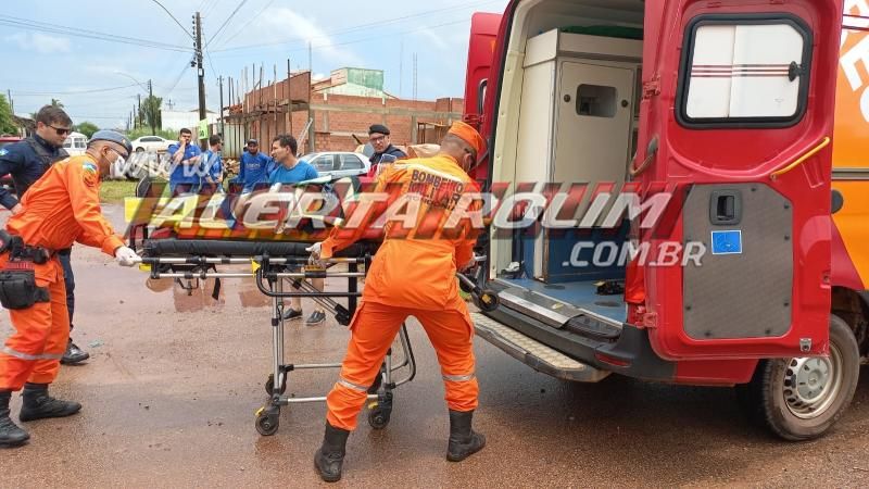 Motociclista fraturou braço e perna em grave acidente de trânsito no começo desta tarde, em Rolim de Moura Motociclista fraturou braço e perna em grave acidente de trânsito no começo desta tarde, em Rolim de Moura