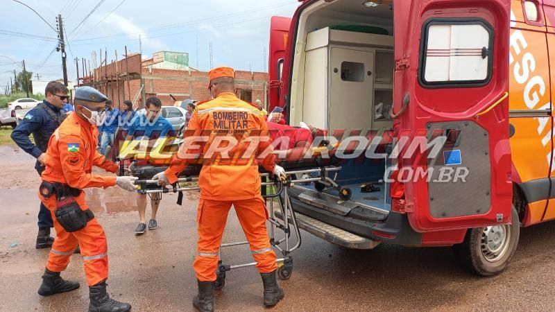 Motociclista fraturou braço e perna em grave acidente de trânsito no começo desta tarde, em Rolim de Moura Motociclista fraturou braço e perna em grave acidente de trânsito no começo desta tarde, em Rolim de Moura
