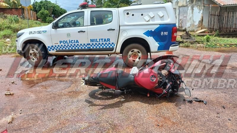 Motociclista fraturou braço e perna em grave acidente de trânsito no começo desta tarde, em Rolim de Moura Motociclista fraturou braço e perna em grave acidente de trânsito no começo desta tarde, em Rolim de Moura
