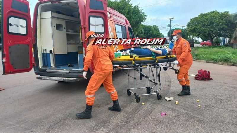Mulher fraturou a perna ao ter moto atingida por carro nesta manhã, em Rolim de Moura Mulher fraturou a perna ao ter moto atingida por carro nesta manhã, em Rolim de Moura