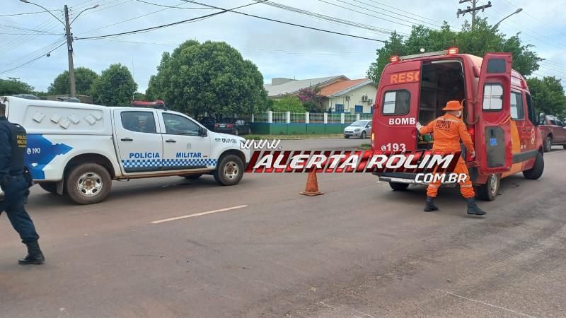 Mulher fraturou a perna ao ter moto atingida por carro nesta manhã, em Rolim de Moura Mulher fraturou a perna ao ter moto atingida por carro nesta manhã, em Rolim de Moura