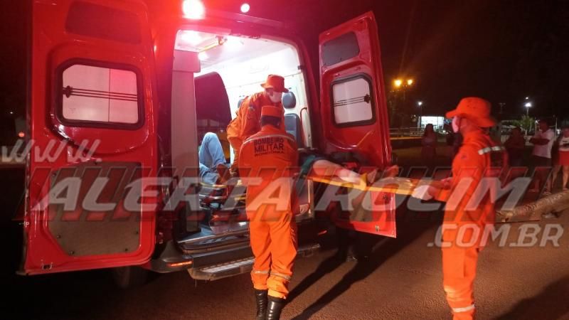Pai e filha foram socorridos após terem moto atingida por carro no Centro de Rolim de Moura Pai e filha foram socorridos após terem moto atingida por carro no Centro de Rolim de Moura
