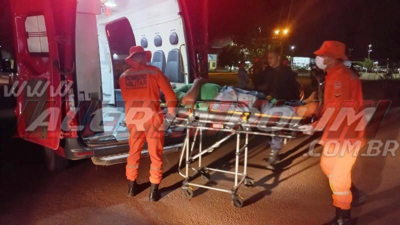 Pai e filha foram socorridos após terem moto atingida por carro no Centro de Rolim de Moura Pai e filha foram socorridos após terem moto atingida por carro no Centro de Rolim de Moura