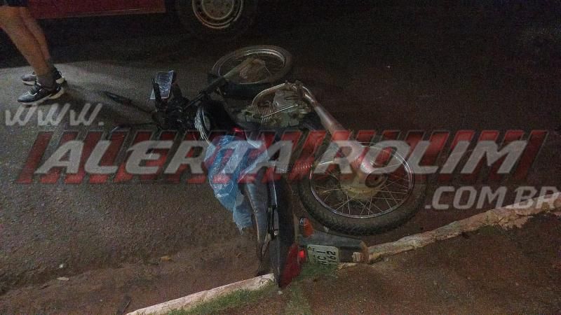 Pai e filha foram socorridos após terem moto atingida por carro no Centro de Rolim de Moura Pai e filha foram socorridos após terem moto atingida por carro no Centro de Rolim de Moura