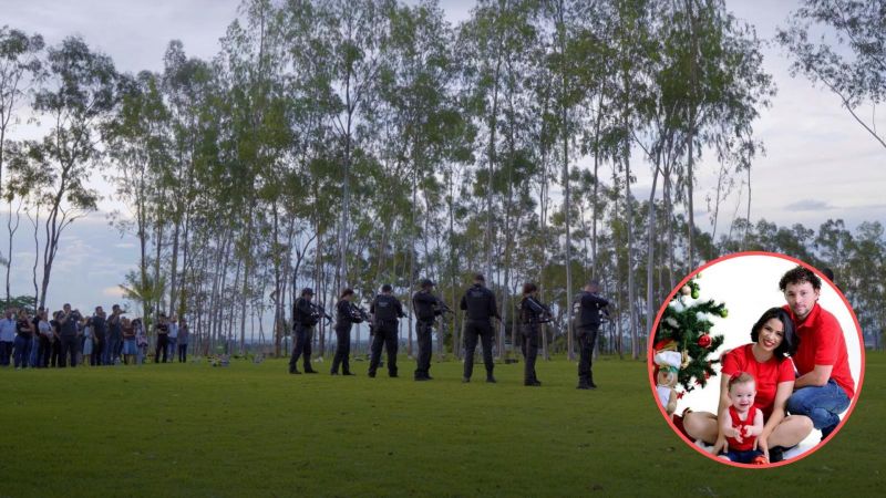 Policiais Civis prestaram homenagem com salva de tiros no funeral da escrivã Jéssica e sua família – Veja o vídeo  Policiais Civis prestaram homenagem com salva de tiros no funeral da escrivã Jéssica e sua família – Veja o vídeo