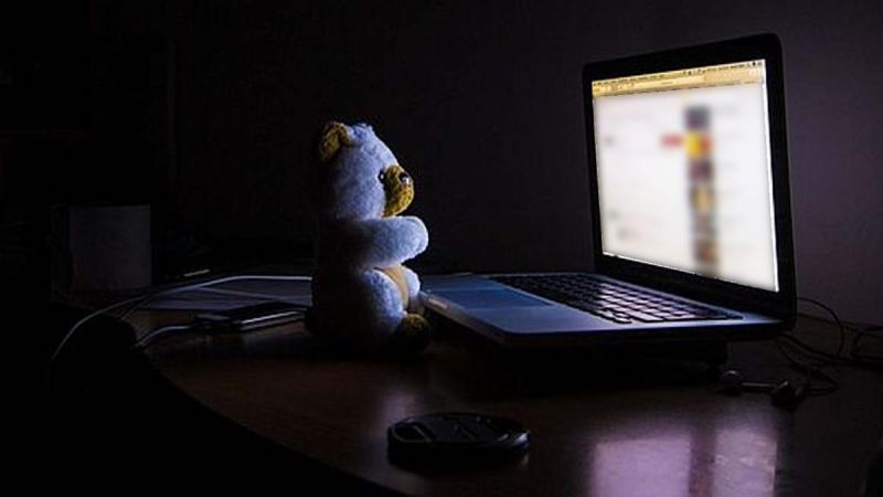 Policial militar, esposa e amante foram presos por estuprar filhos e divulgar vídeos dos abusos na internet, em São Francisco do Guaporé Policial militar, esposa e amante foram presos por estuprar filhos e divulgar vídeos dos abusos na internet, em São Francisco do Guaporé