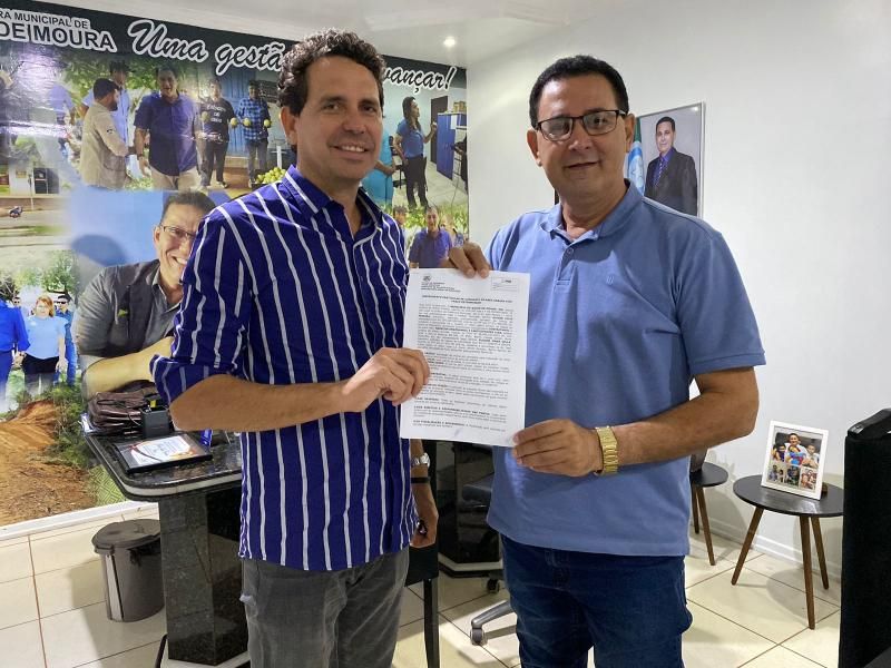 Prefeito Aldo Júlio assina ordem de serviço para mais uma obra de asfaltamento em Rolim de Moura Prefeito Aldo Júlio assina ordem de serviço para mais uma obra de asfaltamento em Rolim de Moura