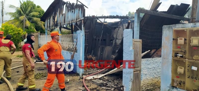 TRAGÉDIA - Duas crianças morreram durante incêndio em residência, em Ariquemes TRAGÉDIA - Duas crianças morreram durante incêndio em residência, em Ariquemes