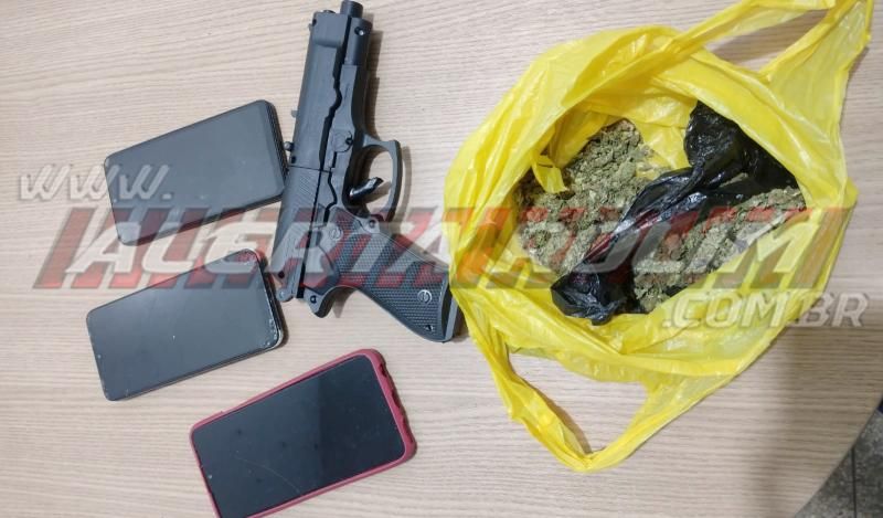 Vídeo; Durante rápida ação da PM, duas motos roubadas foram recuperadas e dois menores foram apreendidos, em Rolim de Moura Vídeo; Durante rápida ação da PM, duas motos roubadas foram recuperadas e dois menores foram apreendidos, em Rolim de Moura