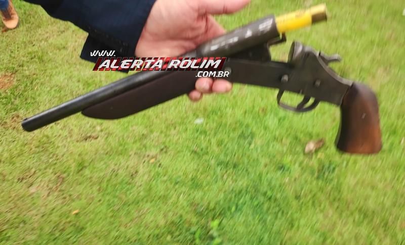 Vídeo - Homem monitorado por tornozeleira e acusado de crimes de tráfico de drogas, receptação e porte ilegal de arma foi preso pela PM e PC em Nova Brasilândia Vídeo - Homem monitorado por tornozeleira e acusado de crimes de tráfico de drogas, receptação e porte ilegal de arma foi preso pela PM e PC em Nova Brasilândia