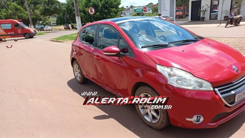 Acidente de trânsito envolvendo carro e moto deixou casal ferido em Rolim de Moura – Veja o vídeo da colisão Acidente de trânsito envolvendo carro e moto deixou casal ferido em Rolim de Moura – Veja o vídeo da colisão
