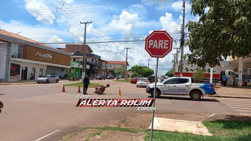 Acidente de trânsito envolvendo carro e moto deixou casal ferido em Rolim de Moura – Veja o vídeo da colisão Acidente de trânsito envolvendo carro e moto deixou casal ferido em Rolim de Moura – Veja o vídeo da colisão