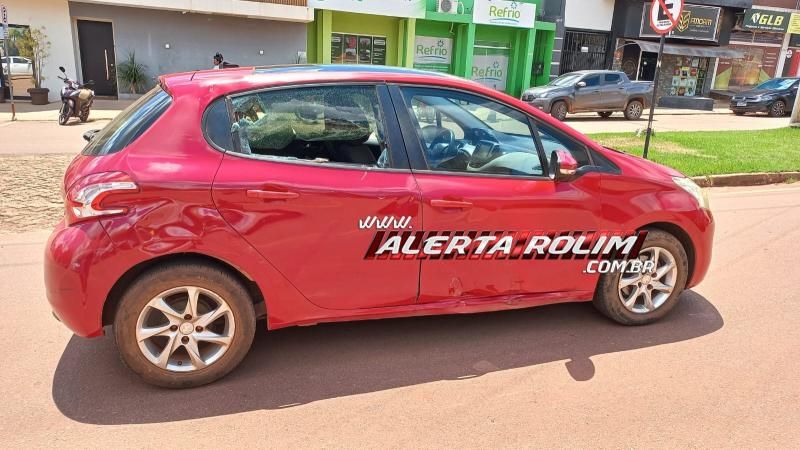 Acidente de trânsito envolvendo carro e moto deixou casal ferido em Rolim de Moura – Veja o vídeo da colisão Acidente de trânsito envolvendo carro e moto deixou casal ferido em Rolim de Moura – Veja o vídeo da colisão