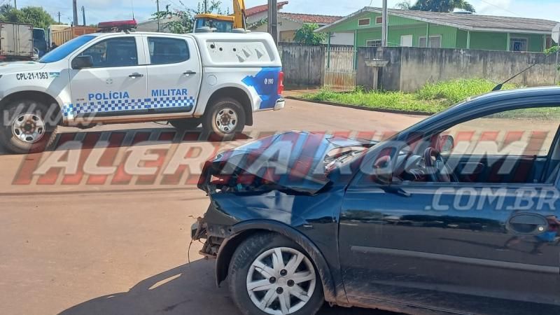 Motorista de carro foi socorrida inconsciente após atingir caminhão caçamba nesta manhã, em Rolim de Moura Motorista de carro foi socorrida inconsciente após atingir caminhão caçamba nesta manhã, em Rolim de Moura