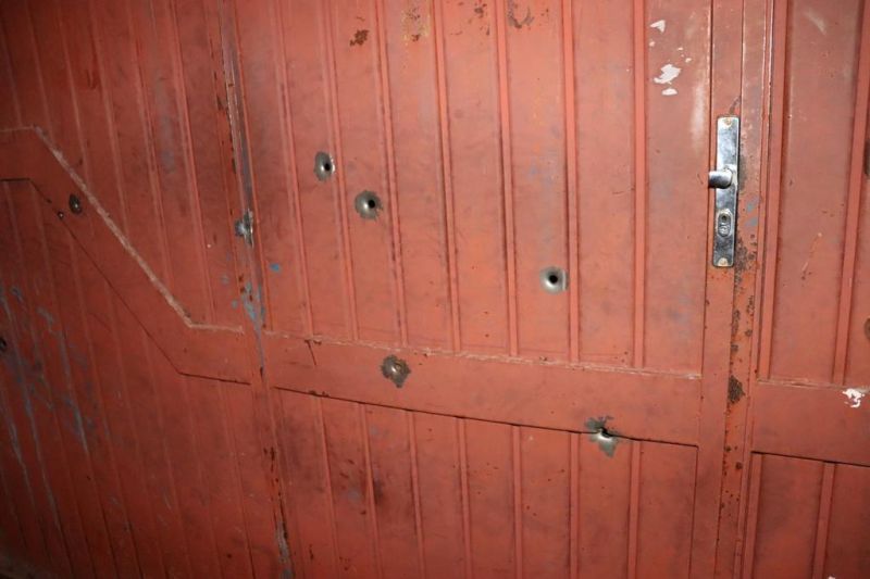 Casa foi atingida por vários tiros durante a noite de sexta-feira no bairro São Cristóvão, em Rolim de Moura  Casa foi atingida por vários tiros durante a noite de sexta-feira no bairro São Cristóvão, em Rolim de Moura