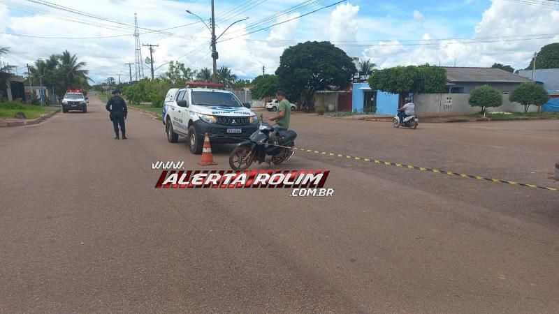 Acidente de trânsito envolvendo Biz e caminhonete deixou mulher ferida nesta tarde, em Rolim de Moura Acidente de trânsito envolvendo Biz e caminhonete deixou mulher ferida nesta tarde, em Rolim de Moura