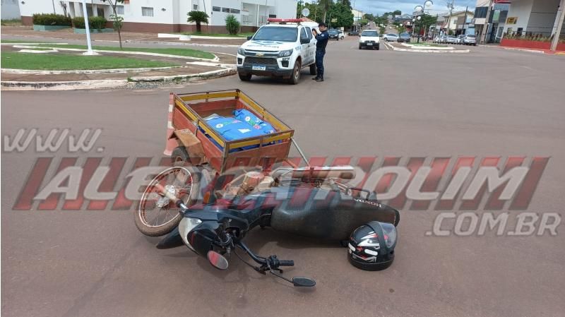 Acidente de trânsito envolvendo carro e moto foi registrado nesta manhã em Rolim de Moura Acidente de trânsito envolvendo carro e moto foi registrado nesta manhã em Rolim de Moura
