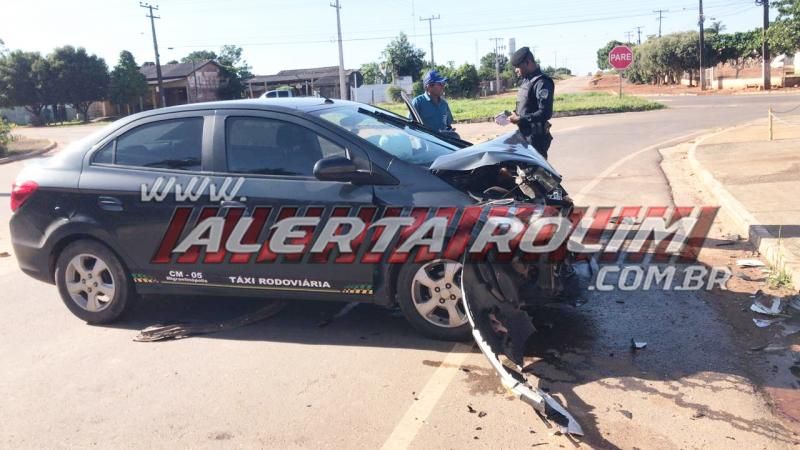 Após perder controle da direção de carro, motorista bateu em táxi na entrada de Novo Horizonte do Oeste Após perder controle da direção de carro, motorista bateu em táxi na entrada de Novo Horizonte do Oeste