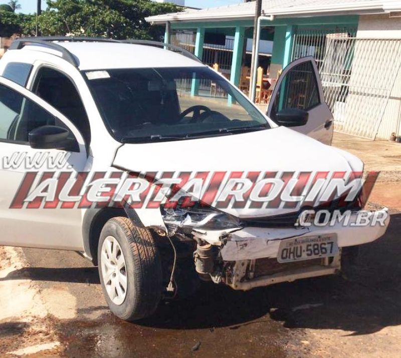 Após perder controle da direção de carro, motorista bateu em táxi na entrada de Novo Horizonte do Oeste Após perder controle da direção de carro, motorista bateu em táxi na entrada de Novo Horizonte do Oeste