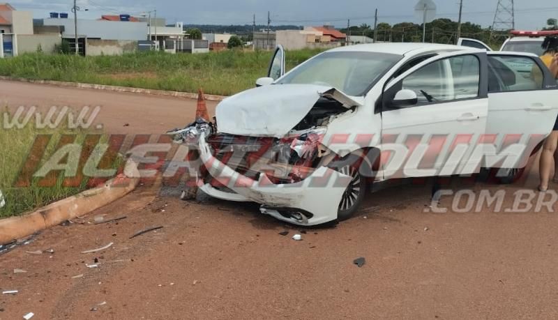 Caminhonete capotou em acidente de trânsito nesta tarde no Jequitibá, em Rolim de Moura Caminhonete capotou em acidente de trânsito nesta tarde no Jequitibá, em Rolim de Moura