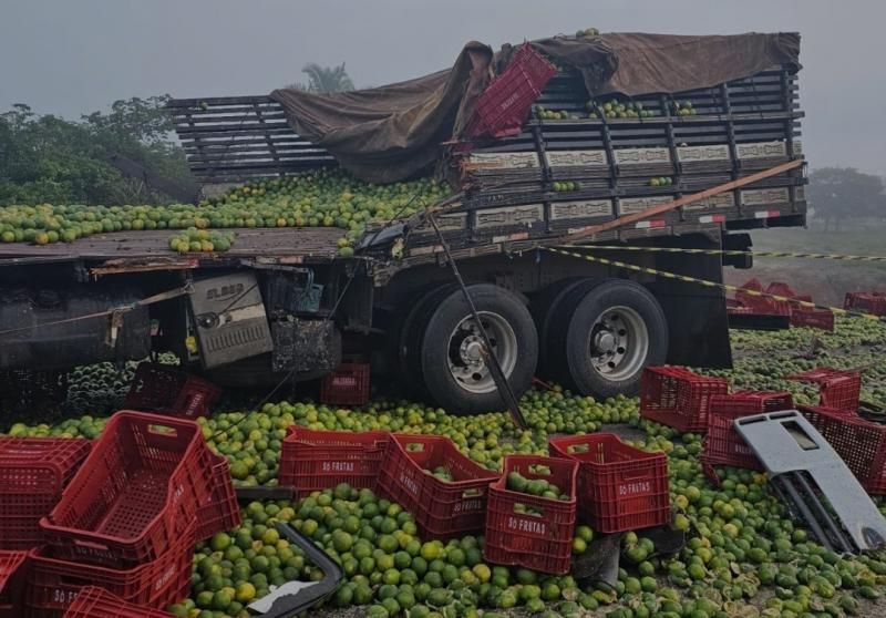 Fotos: PRF confirma morte após colisão entre caminhões em Extrema Fotos: PRF confirma morte após colisão entre caminhões em Extrema