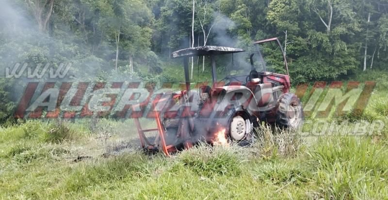 Incêndio criminoso destruiu trator em propriedade rural de Novo Horizonte do Oeste  Incêndio criminoso destruiu trator em propriedade rural de Novo Horizonte do Oeste