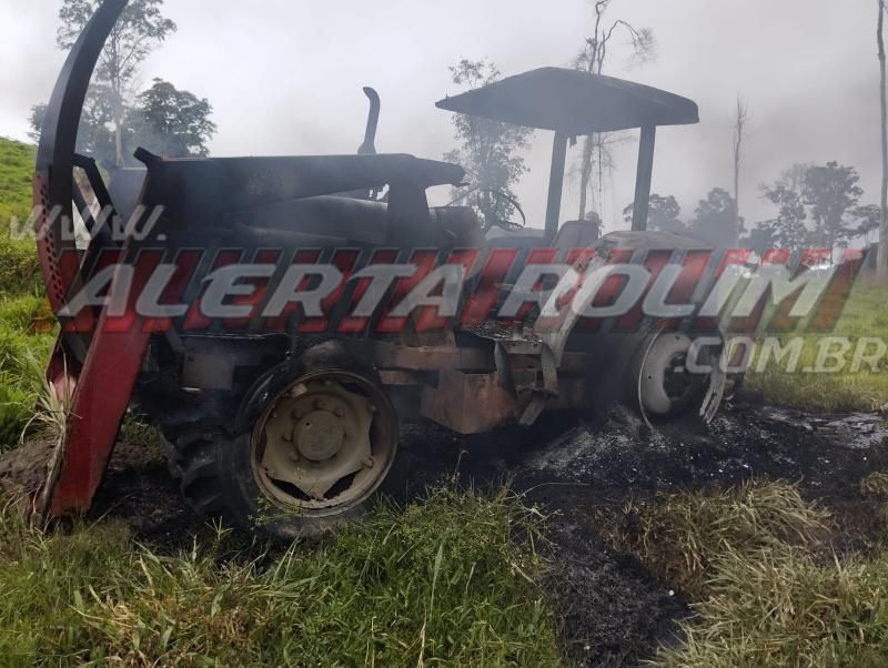 Incêndio criminoso destruiu trator em propriedade rural de Novo Horizonte do Oeste  Incêndio criminoso destruiu trator em propriedade rural de Novo Horizonte do Oeste