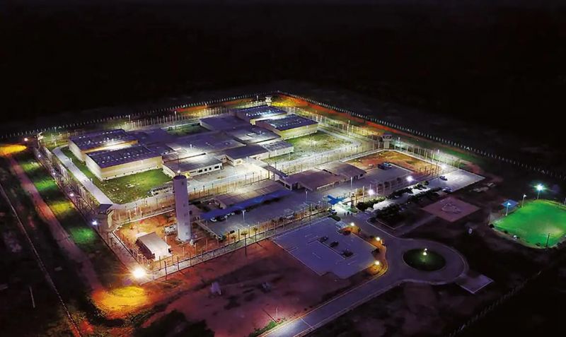 Ministério da Justiça revê protocolos em penitenciárias federais após fugas; PF e PRF fazem buscas Ministério da Justiça revê protocolos em penitenciárias federais após fugas; PF e PRF fazem buscas