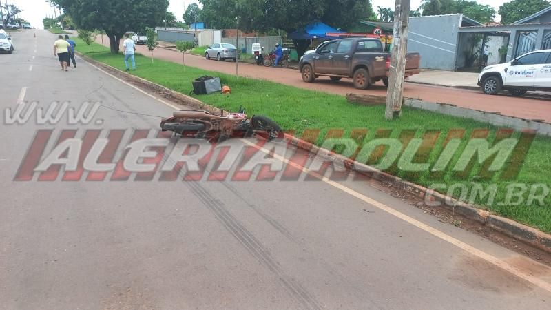 Motociclista fraturou braço após enroscar em fiação e sofrer queda, em Rolim de Moura - Veja o vídeo Motociclista fraturou braço após enroscar em fiação e sofrer queda, em Rolim de Moura - Veja o vídeo