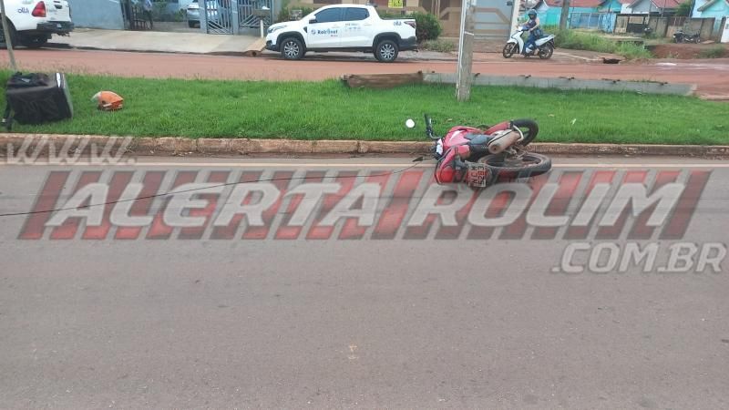 Motociclista fraturou braço após enroscar em fiação e sofrer queda, em Rolim de Moura - Veja o vídeo Motociclista fraturou braço após enroscar em fiação e sofrer queda, em Rolim de Moura - Veja o vídeo