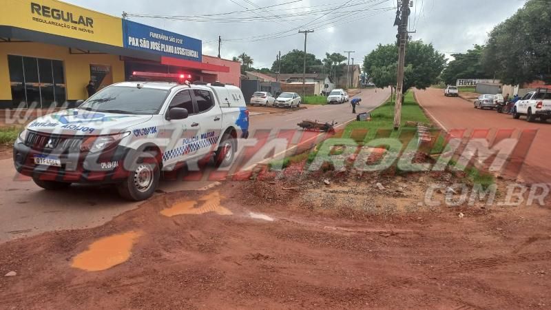 Motociclista fraturou braço após enroscar em fiação e sofrer queda, em Rolim de Moura - Veja o vídeo Motociclista fraturou braço após enroscar em fiação e sofrer queda, em Rolim de Moura - Veja o vídeo