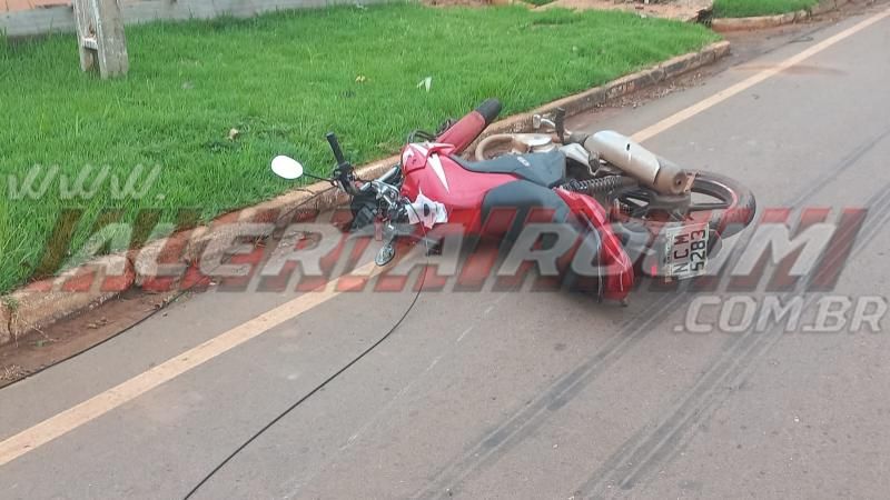Motociclista fraturou braço após enroscar em fiação e sofrer queda, em Rolim de Moura - Veja o vídeo Motociclista fraturou braço após enroscar em fiação e sofrer queda, em Rolim de Moura - Veja o vídeo