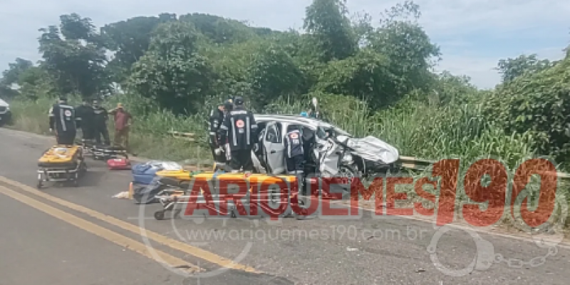 Mulher fica presa as ferragens e outra morre em acidente na BR – 364 entre Ariquemes e Alto Paraíso Mulher fica presa as ferragens e outra morre em acidente na BR – 364 entre Ariquemes e Alto Paraíso