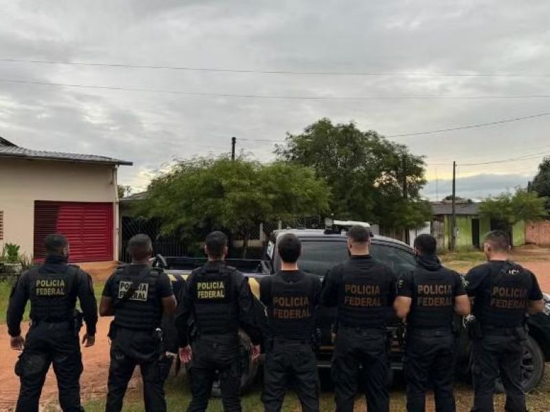 PF mira grupo que utilizava portos clandestinos para contrabandear combustível da Bolívia para o Brasil PF mira grupo que utilizava portos clandestinos para contrabandear combustível da Bolívia para o Brasil