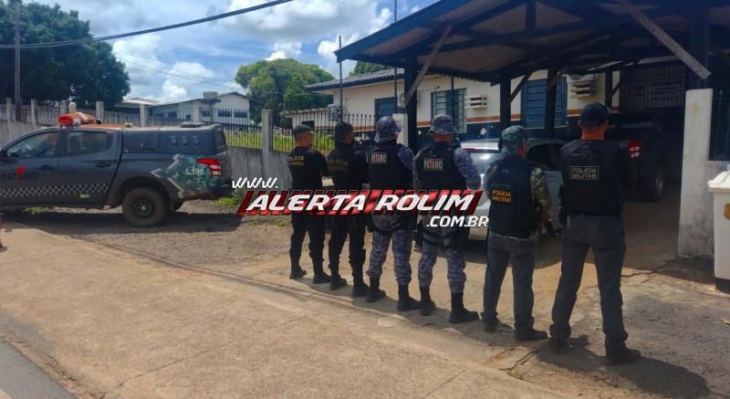 Polícia Federal e Polícia Militar realizam operação contra tráfico de drogas em Rondônia, aprende onze armas e mais de mil munições Polícia Federal e Polícia Militar realizam operação contra tráfico de drogas em Rondônia, aprende onze armas e mais de mil munições