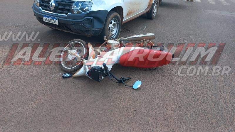Segundo acidente do dia envolveu carro e moto e deixou uma pessoa ferida no Centro de Rolim de Moura Segundo acidente do dia envolveu carro e moto e deixou uma pessoa ferida no Centro de Rolim de Moura
